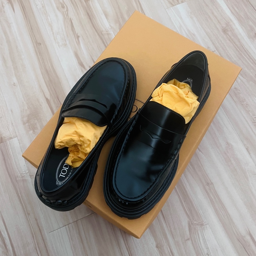 NIB Tod’s Gomna Pesante glossed leather loafers moccasins - Picture 10 of 15